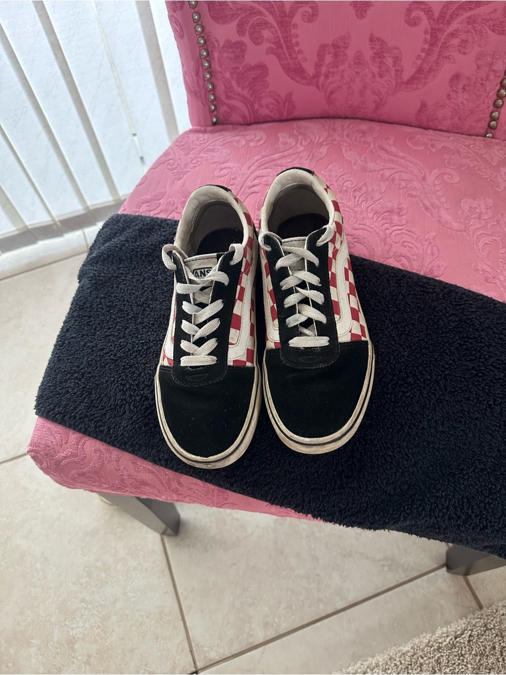 Vans Kids Checkerboard Old Skool Sneakers - Black & Red size 5